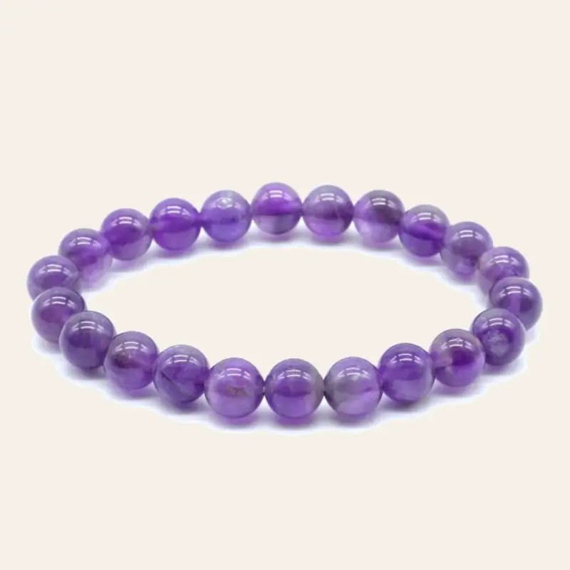 Bracelet en améthyste aux nuances violettes, avec perles rondes de 8 mm.