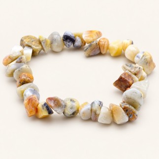Bracelet baroque en agate Crazy Lace aux pierres polies crème, ocre, orangées et grises, présenté sur fond beige clair.