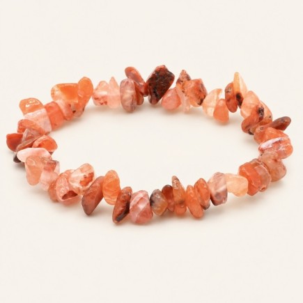 Bracelet baroque en aventurine orange aux pierres chips pêche et saumon, avec des zones claires et des marques sombres